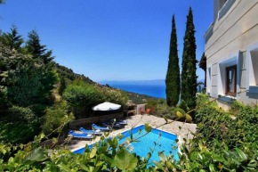 Luxury villa with stunning seaviews and pool